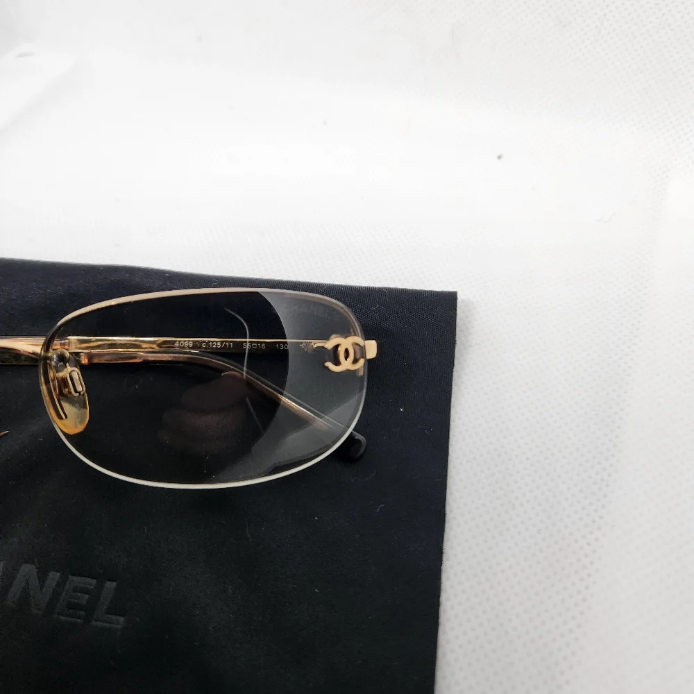 Chanel Sunglasses in pristine condition, exhibiting no blemishes. Model CH4099 - Picture 13 of 13